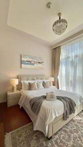 Guest Favorite - Modern 3BR High Views Prime Location at Downtown