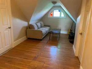 Spacious room Federal Hill next to Downtown with shared bathroom and kitchen cd - North Scituate