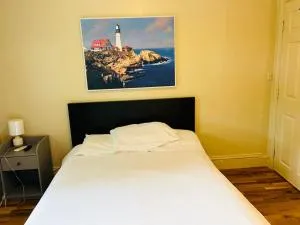 Nice bedroom in Lincoln with shared bathroom and kitchen b - 史密斯菲尔德