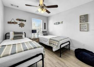 Scenic 3BR Family Retreat, Pool, Gym, 3mi to Disney