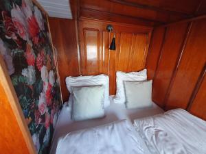 Houseboat holiday apartments Rotterdam