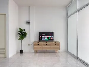 Sunny Rayong Townhouse - Ban Nong Ri