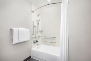 King Room - Hearing Accessible room in Courtyard by Marriott Amarillo West/Medical Center