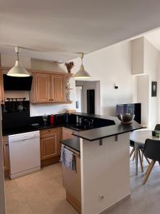 Appartements Appartement clim & piscine sur Golf : photos des chambres