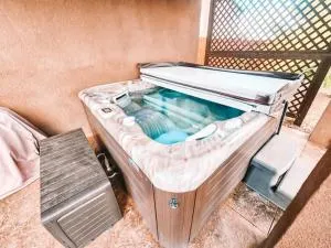 Peaceful Falcon Hot Tub Pet Friendly 3 King Beds - Calhan