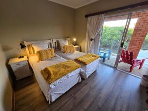 SHALE BEACH HOUSE: 3-Bedroom House with Private Beach Access.