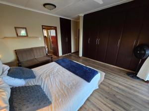 SHALE BEACH HOUSE: 3-Bedroom House with Private Beach Access.