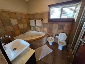 SHALE BEACH HOUSE: 3-Bedroom House with Private Beach Access.