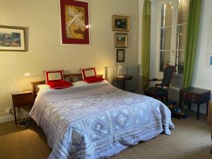 Maisons de vacances Near Bergerac Airport 16th Century Town House : photos des chambres