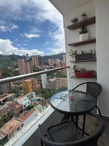 Piso13 Sabaneta, apartment, Parking, Pool & with club in the sky!