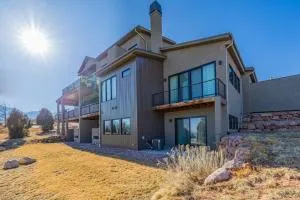 Cathedral Spires Luxury Home Tucked in the MTN'S - 马尼温泉