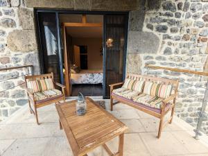 B&B / Chambres d'hotes Chambre confortable avec Wi-Fi, parking et espace bien-etre inclus - FR-1-582-485 : photos des chambres