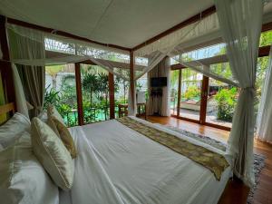 Party Size 4 Bedroom Villa Kerobokan