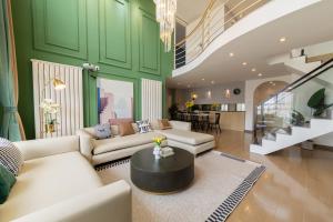 西安市中心钟楼地铁口loft复式结构整套五居室