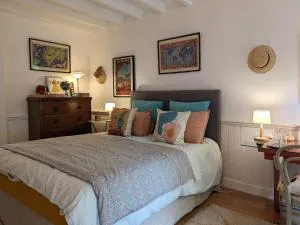 Chaleureuse chambre double avec accès jardin, WiFi et animaux admis - FR-1-590-490 - Chailly-en-Gâtinais