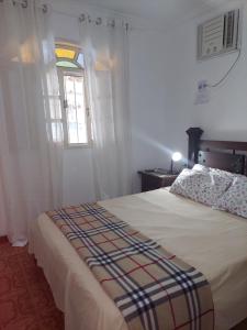 Casa Bonita Rio das Ostras, ar condicionado, wifi, churrasqueira e garagem