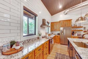 Cozy Secluded Cabin in the Heart of Hochatown