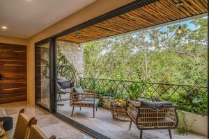 Deluxe 6BR Double Penthouse with 2 Private Roof Pools