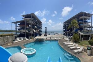 Exclusivo Apartamento en el corazón de tucacas con vista frente al mar y Adicional disponible lancha 26 pies