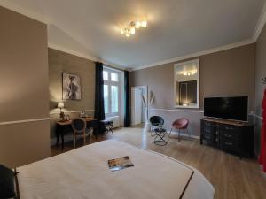 B&B / Chambres d'hotes Elegant sejour au Chateau, confort moderne et activites alentour - FR-1-591-680 : photos des chambres