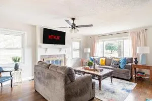 Southern Charm l 5BR l Sleeps 14 l A Location - Leeds