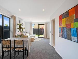 Spa Hideaway in Central City with Parking