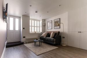 Tiny House, Stunning 1 Bed, Super King, Freestanding Bath, Parking