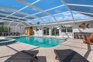 COCO LOCO! Canal Front, Pool, Dock & More!