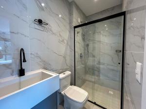 133 - Lindo apartamento na praia de Bombas