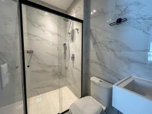 133 - Lindo apartamento na praia de Bombas