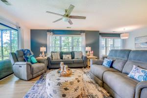 Sunset Beach Condo Ideal Golfing Getaway!