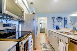 Sunset Beach Condo Ideal Golfing Getaway!