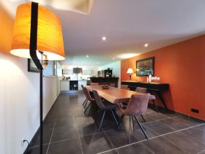 B&B / Chambres d'hotes Chambre confortable avec Wi-Fi, parking et espace bien-etre inclus - FR-1-582-485 : photos des chambres