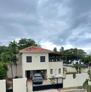 Villa familiar con vista al océano - Muñoz