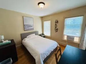 Nice bedroom in Lincoln with shared bathroom and kitchen a - 史密斯菲尔德