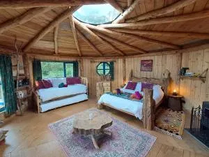 Magical Offgrid Roundhouse in Eryri - Corris