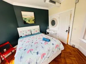 Nice room in Federal Hill, Downtown with shared bathroom and kitchen bd - North Scituate