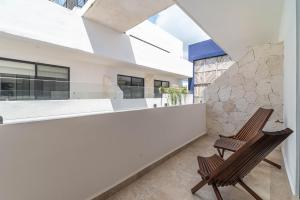 Bright 1 BD Suite with Balcony