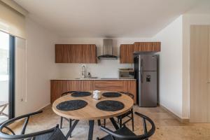 Bright 1 BD Suite with Balcony