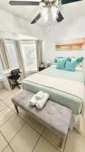 Charming Room1 in Cozy Jax House - Sandalwood