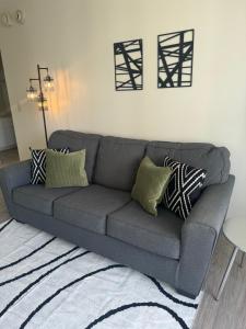 1505- Heart of Waikiki with Kitchen - Free Parking - King Bed - Corner Unit - Mountain View Unit