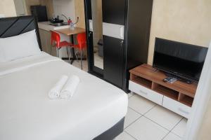 Fancy and Comfy Studio Apartment at M-Town Residence By Travelio