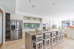 Clifftop Luxury with Pool