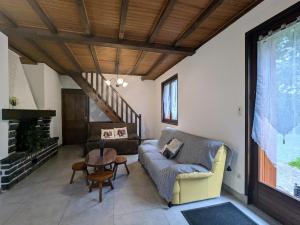 Maisons de vacances Gite Montagne avec Cheminee - 4 chambres, Animaux acceptes - FR-1-582-243 : photos des chambres