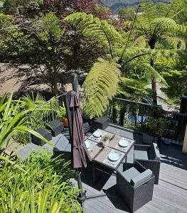 Private Getaway for 2 Surrounded by Native Bush - Hakahaka