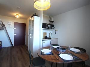 Studio confortable à Chamrousse avec balcon et cuisine équipée - FR-1-340-283