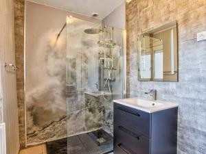 Maisons de vacances Maison de plain-pied avec jardin prive et terrasse a Cabourg - FR-1-788-40 : photos des chambres