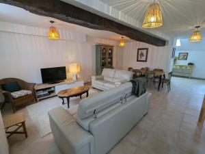 Maisons de vacances Charmant gite pres d-Orleans avec jardin privatif et parking - FR-1-590-524 : photos des chambres