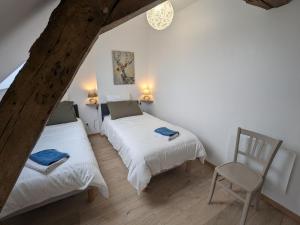 Maisons de vacances Charmant gite pres d-Orleans avec jardin privatif et parking - FR-1-590-524 : photos des chambres