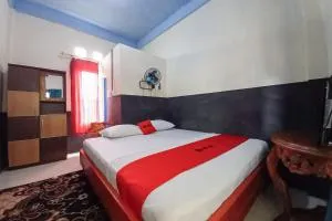 RedDoorz Syariah at Penginapan Queen Sungai Penuh - Sumurup